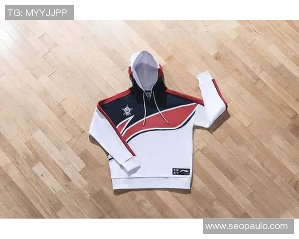 情侣帽衫与篮球明星的时尚碰撞展现青春活力与运动魅力